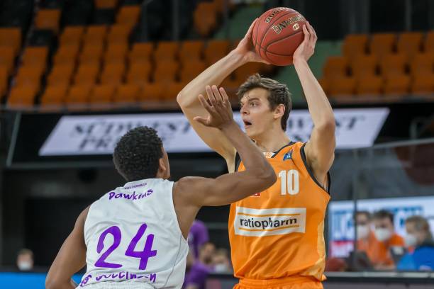 曼凭借门将 曼凭借门将