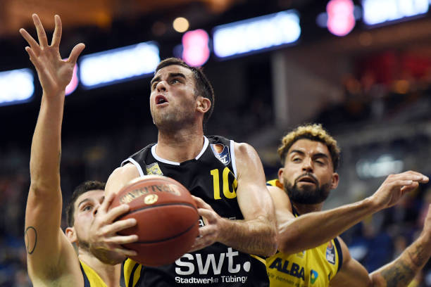 他以42场 他以42场